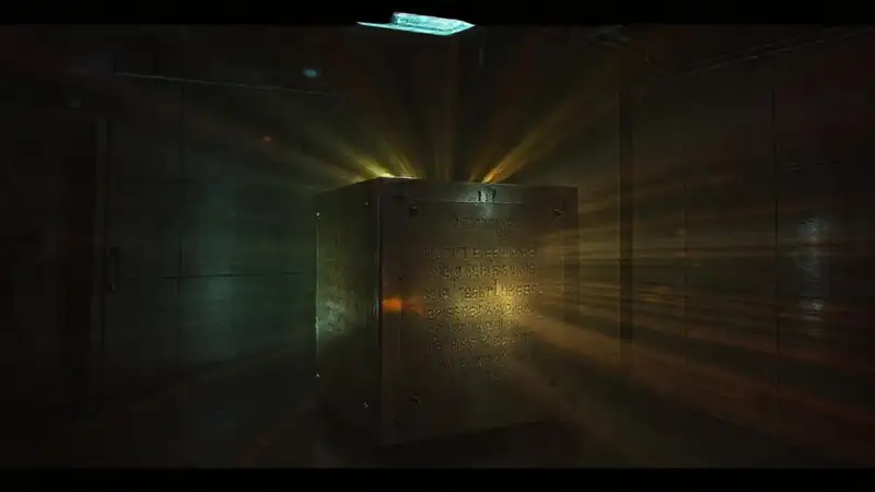 Cubo metálico misterioso en habitación segura