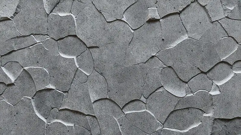 Estructura segura con patrones geométricos y vigilancia